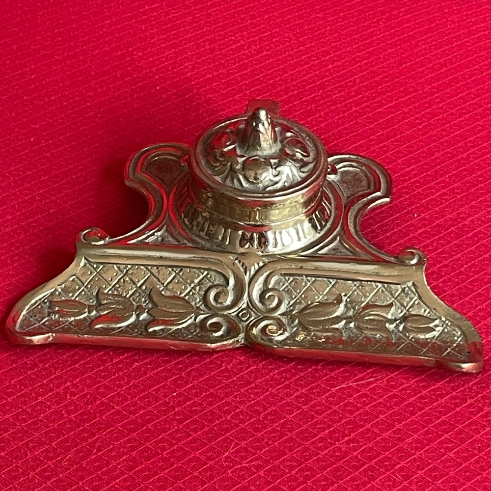 ✍️ Rare Antique Brass Inkwell w/Pen Rest From Early 1900,s. Made in Japan. ✍️ - Picture 2 of 15